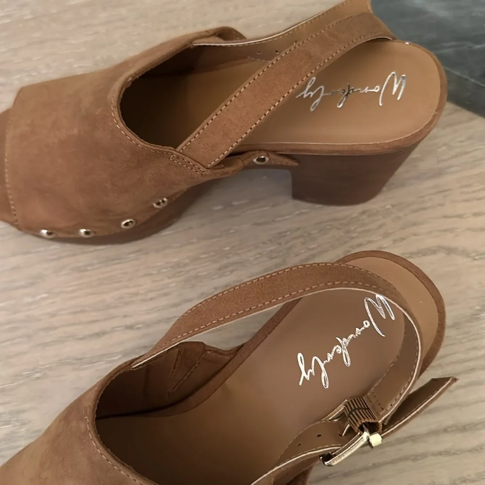 Wonderly - Sandals/Clogs - NWOT - Picture 3 of 12